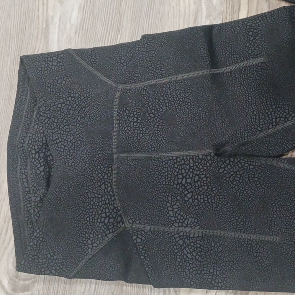 Lululemon Athletica Gray Leggings Woman's Size 2 - Picture 3 of 16